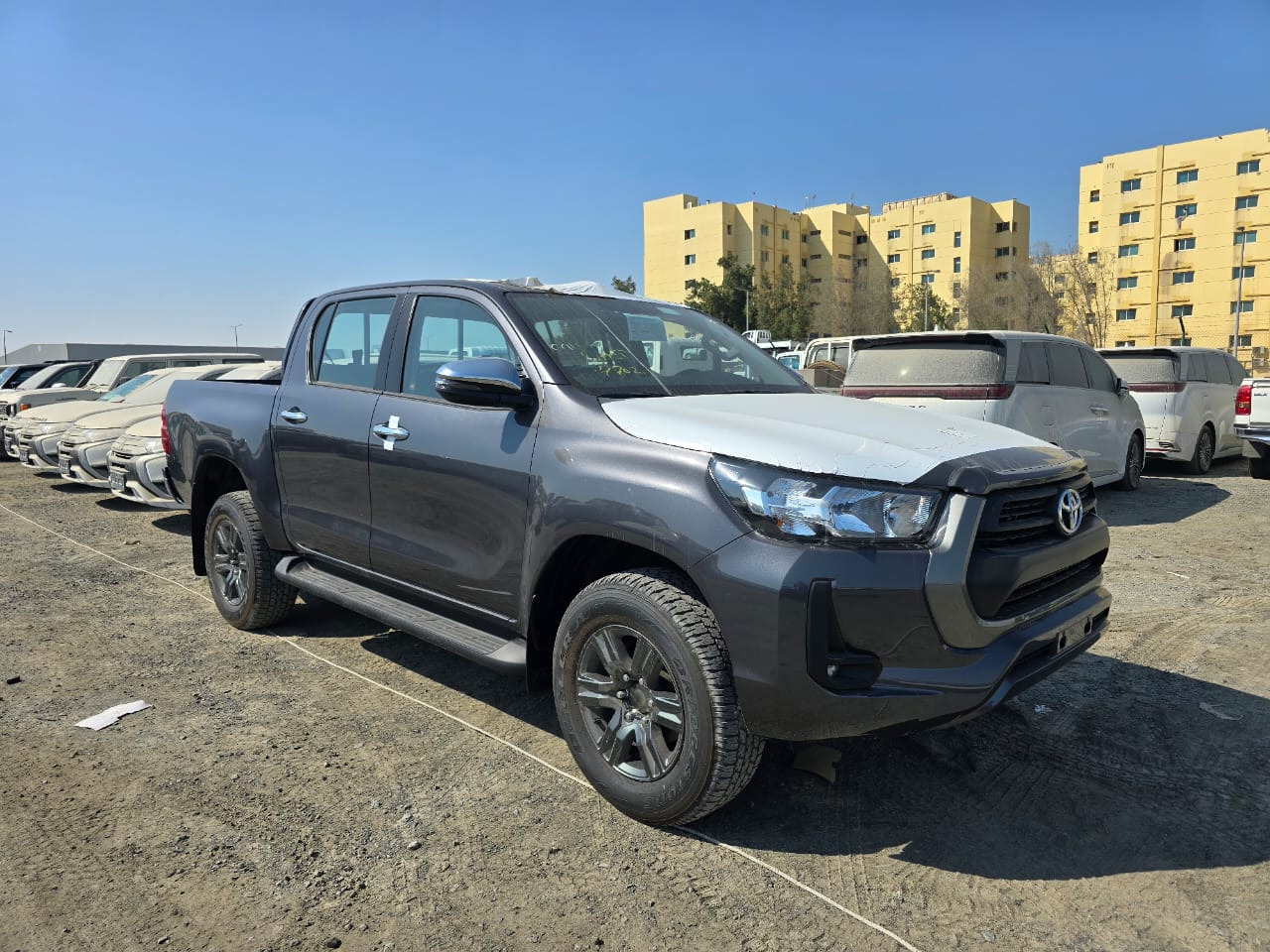 TOYOTA HILUX ACTIVE DOUBLE CAB - Pick-up, Utilitaire double cabine: photos 2 TOYOTA HILUX ACTIVE DOUBLE CAB - Pick-up, Utilitaire double cabine: photos 2