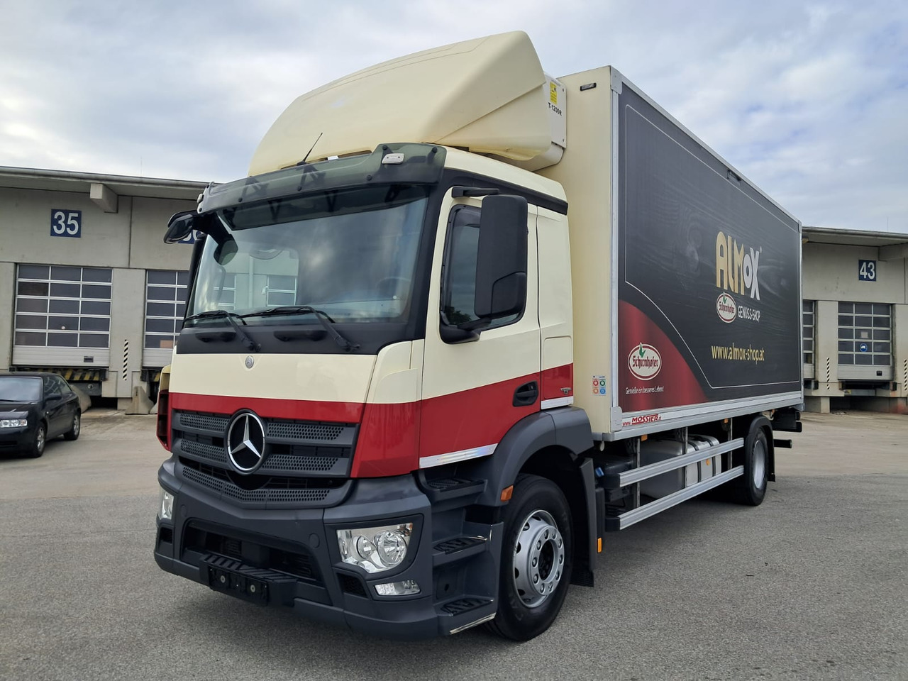 MERCEDES-BENZ Antos 1833 Kühlkoffer LBW | Standheizung | Euro 6 - Camion frigorifique: photos 1 MERCEDES-BENZ Antos 1833 Kühlkoffer LBW | Standheizung | Euro 6 - Camion frigorifique: photos 1