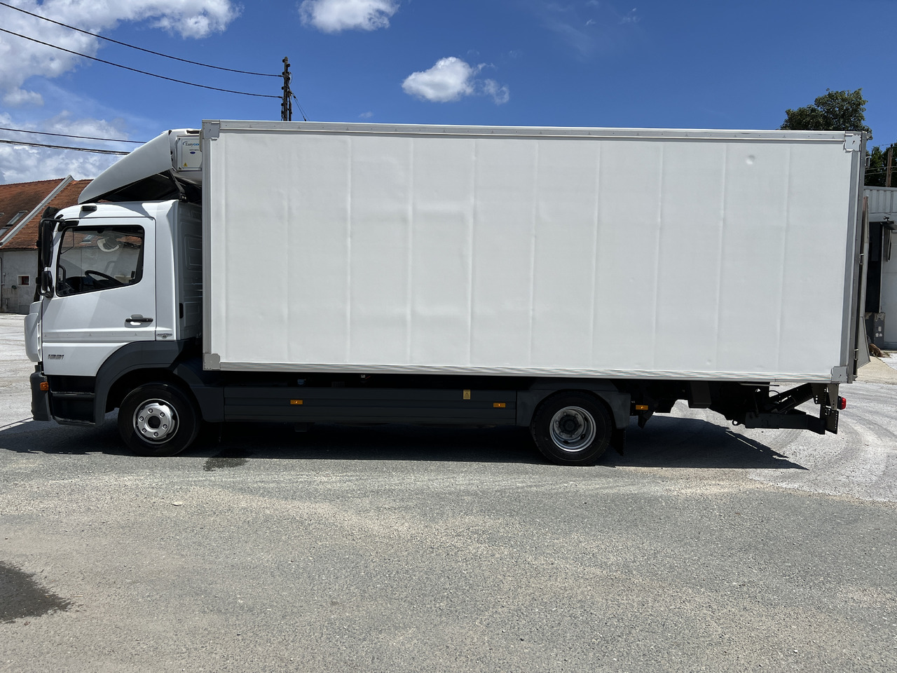 MERCEDES-BENZ Mercedes-Benz Atego 1221 Kühlkoffer mit LBW | EZ 2016 | | Klima | Tempomat | Diff. Hinterachse - Camion frigorifique: photos 3 MERCEDES-BENZ Mercedes-Benz Atego 1221 Kühlkoffer mit LBW | EZ 2016 | | Klima | Tempomat | Diff. Hinterachse - Camion frigorifique: photos 3