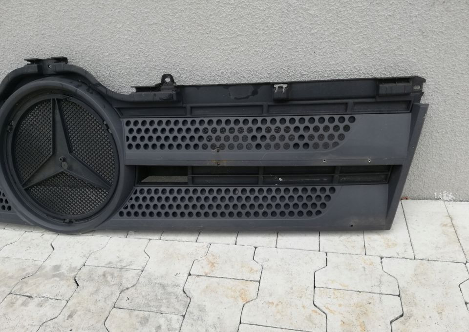 ATRAPA GRILL MERCEDES ACTROS MP4 ORYGINAŁ - Calandre pour Camion: photos 3 ATRAPA GRILL MERCEDES ACTROS MP4 ORYGINAŁ - Calandre pour Camion: photos 3