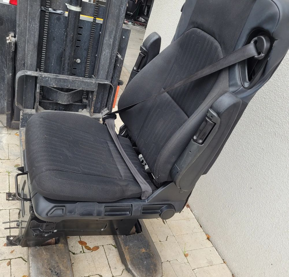 FOTEL KIEROWCY MERCEDES ACTROS MP4 - Siège pour Camion: photos 2 FOTEL KIEROWCY MERCEDES ACTROS MP4 - Siège pour Camion: photos 2