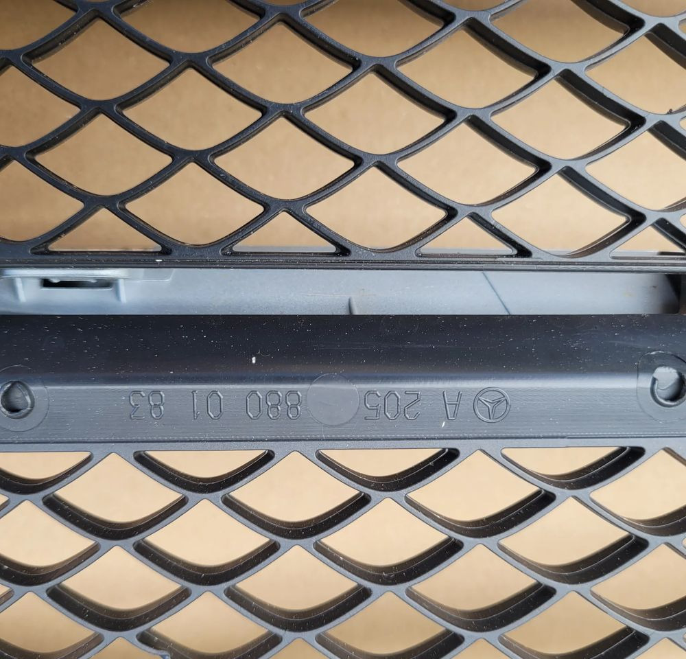 Calandre pour Camion GRILL ATRAPA MERCEDES C KLASA A205 880 01 83: photos 7 Calandre pour Camion GRILL ATRAPA MERCEDES C KLASA A205 880 01 83: photos 7