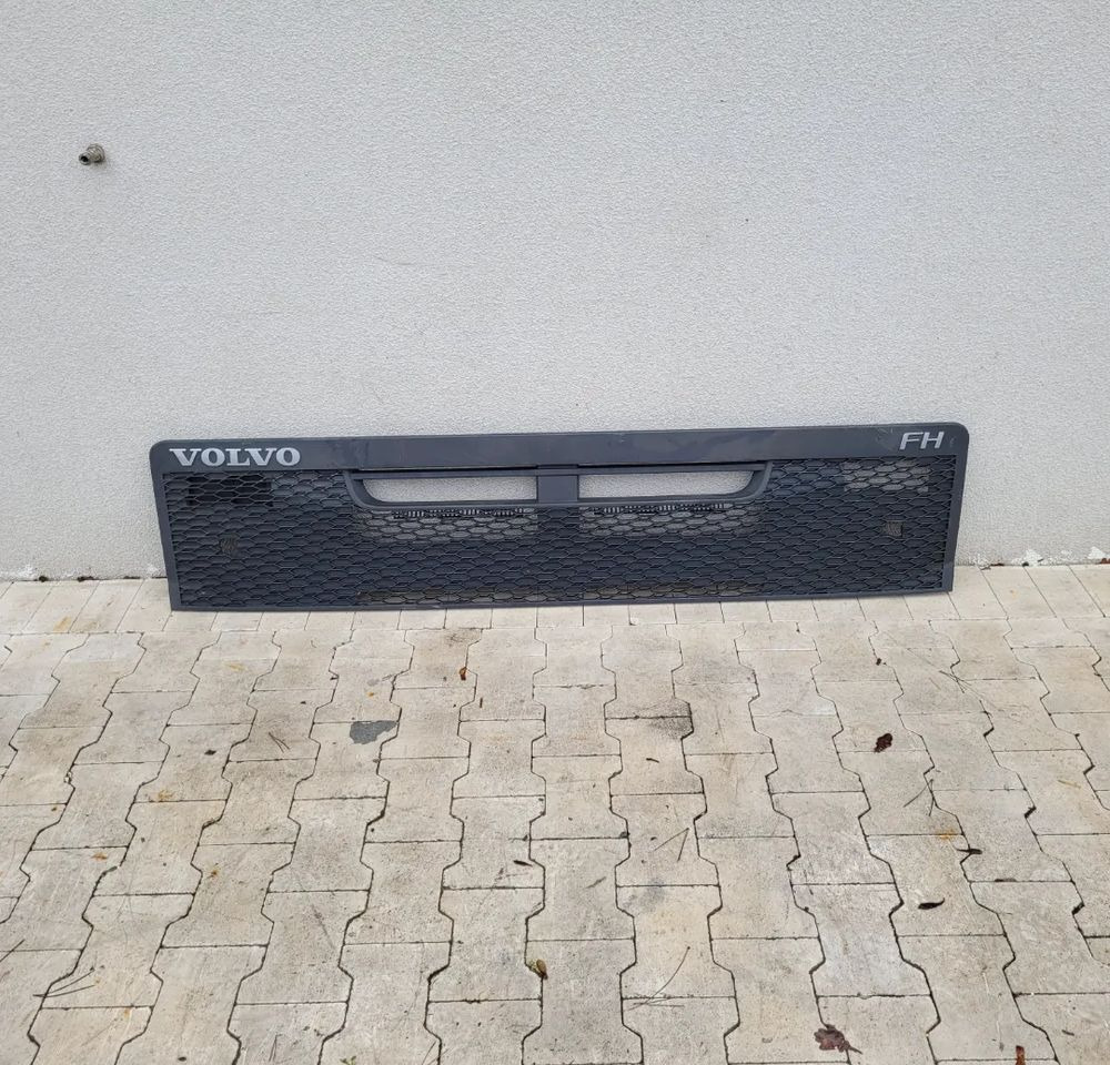 GRILL ATRAPA VOLVO FH4 ORYGINAŁ OM 82316693 - Calandre pour Camion: photos 1 GRILL ATRAPA VOLVO FH4 ORYGINAŁ OM 82316693 - Calandre pour Camion: photos 1