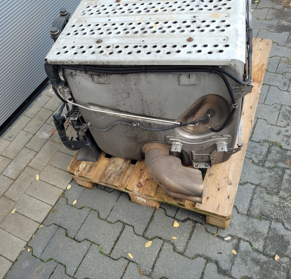KATALIZATOR MERCEDES ACTROS MP4 A006 490 86 12 - Catalyseur pour Camion: photos 3 KATALIZATOR MERCEDES ACTROS MP4 A006 490 86 12 - Catalyseur pour Camion: photos 3
