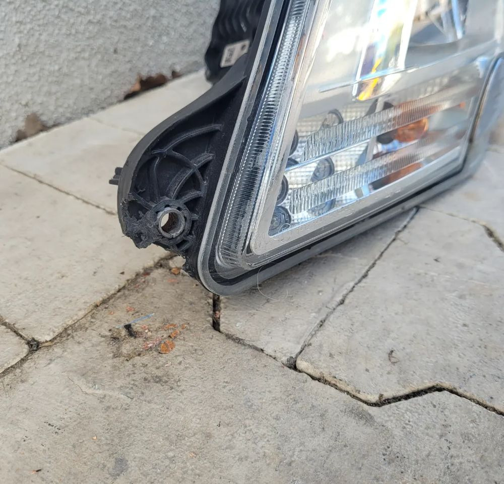 LAMPA LEWA FULL LED DAF XF 106 ORYGINAL - Lumière/ Éclairage pour Camion: photos 2 LAMPA LEWA FULL LED DAF XF 106 ORYGINAL - Lumière/ Éclairage pour Camion: photos 2