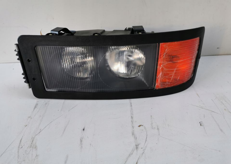 LAMPA MAN F2000 Prawa lub Lewa - Feu avant: photos 1 LAMPA MAN F2000 Prawa lub Lewa - Feu avant: photos 1