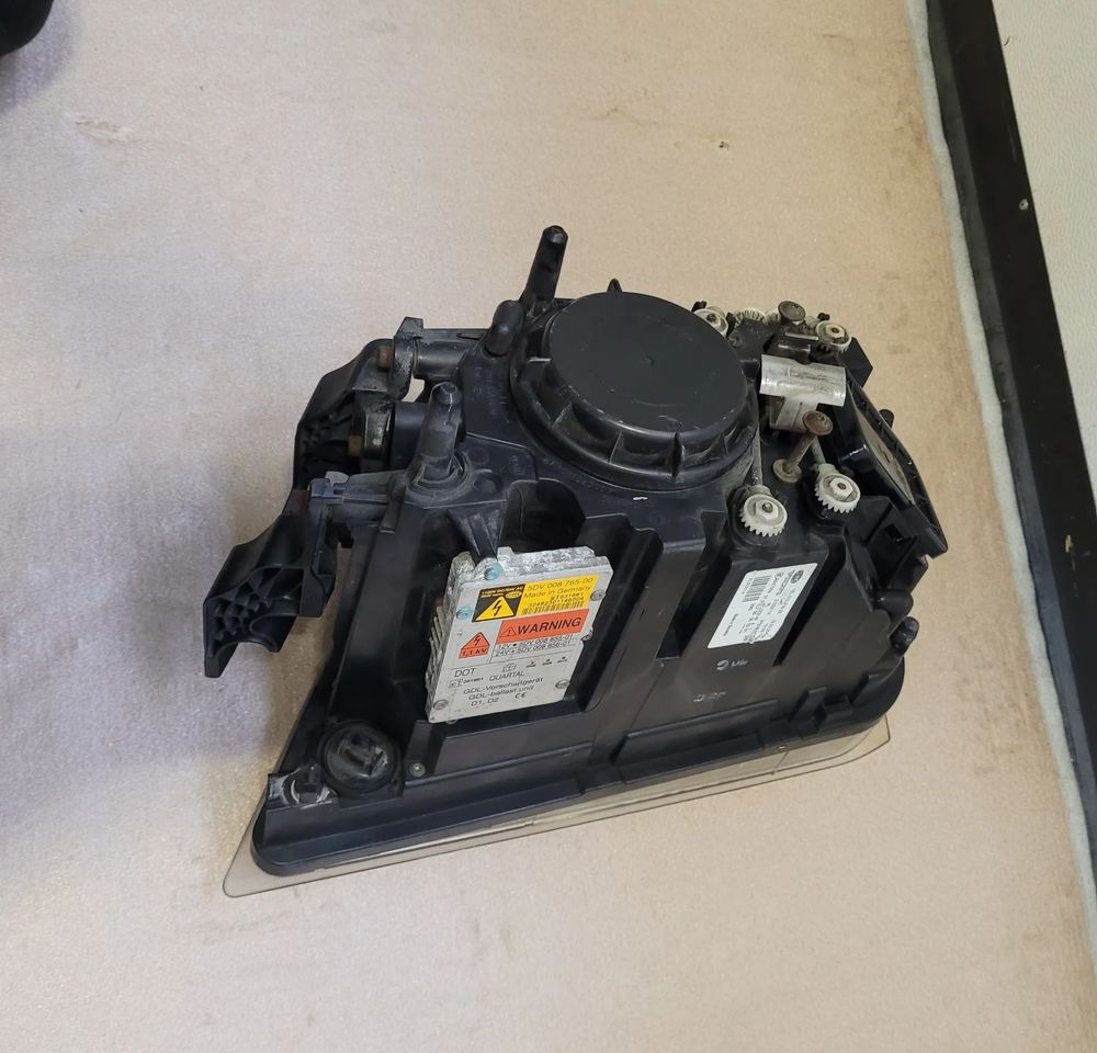 LAMPA XENON LH VOLVO FH 13 ORYGINAŁ - Lumière/ Éclairage: photos 4 LAMPA XENON LH VOLVO FH 13 ORYGINAŁ - Lumière/ Éclairage: photos 4