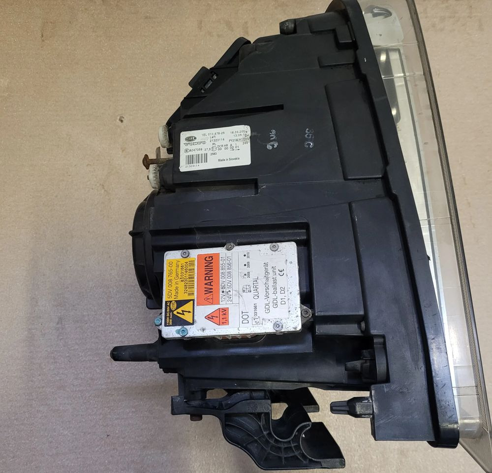 LAMPA XENON LH VOLVO FH 13 ORYGINAŁ - Lumière/ Éclairage pour Camion: photos 3 LAMPA XENON LH VOLVO FH 13 ORYGINAŁ - Lumière/ Éclairage pour Camion: photos 3