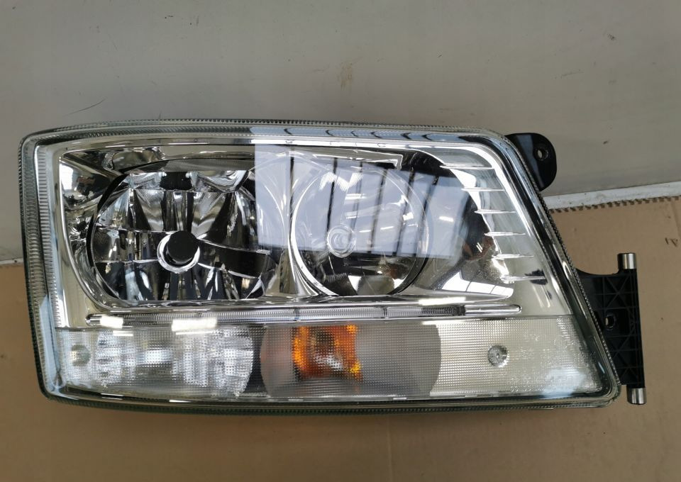 LAMPA XENON MAN TGX TGS RH.ORYGINAŁ LIFT MOCNY LED - Feu avant: photos 1 LAMPA XENON MAN TGX TGS RH.ORYGINAŁ LIFT MOCNY LED - Feu avant: photos 1