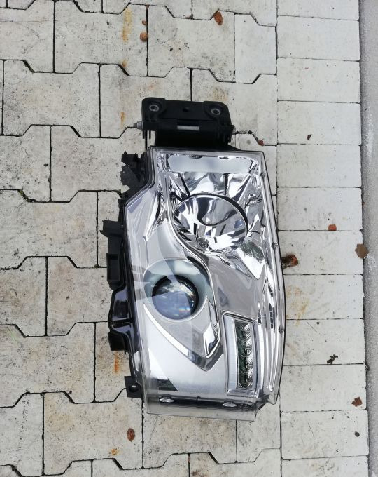 LAMPA XENON RENAULT RANGE T GAMA Lewy ORYGINAŁ - Feu avant pour Camion: photos 1 LAMPA XENON RENAULT RANGE T GAMA Lewy ORYGINAŁ - Feu avant pour Camion: photos 1