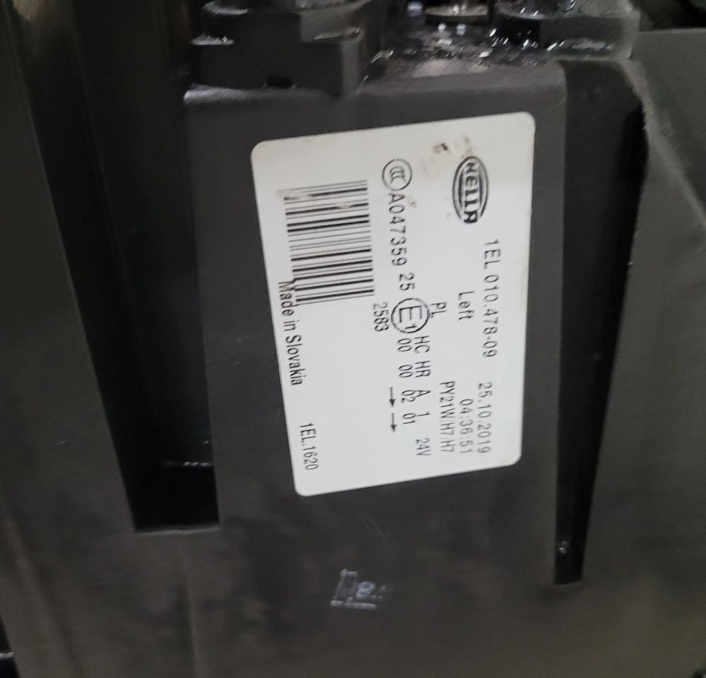 LAMPY VOLVO FH13 ORYGINAL KOMPLET - Lumière/ Éclairage pour Camion: photos 5 LAMPY VOLVO FH13 ORYGINAL KOMPLET - Lumière/ Éclairage pour Camion: photos 5