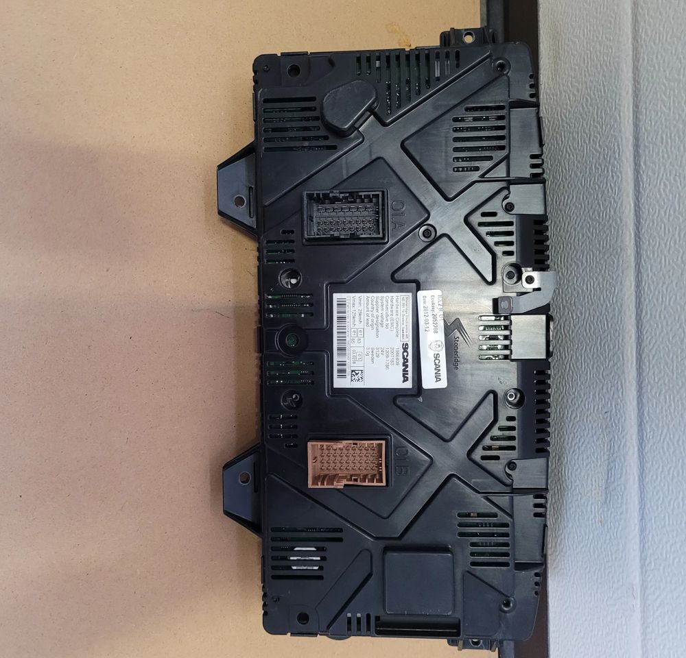 LICZNIK SCANIA R CP OM 2052208 CHWALIM116 - Panel de instrumentos pour Camion: photos 2 LICZNIK SCANIA R CP OM 2052208 CHWALIM116 - Panel de instrumentos pour Camion: photos 2