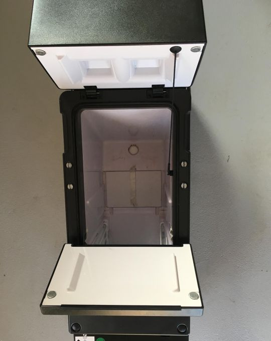 LODÓWKA IVECO HI-WAY SP737 5801710340 - Cabine et intérieur pour Camion: photos 2 LODÓWKA IVECO HI-WAY SP737 5801710340 - Cabine et intérieur pour Camion: photos 2