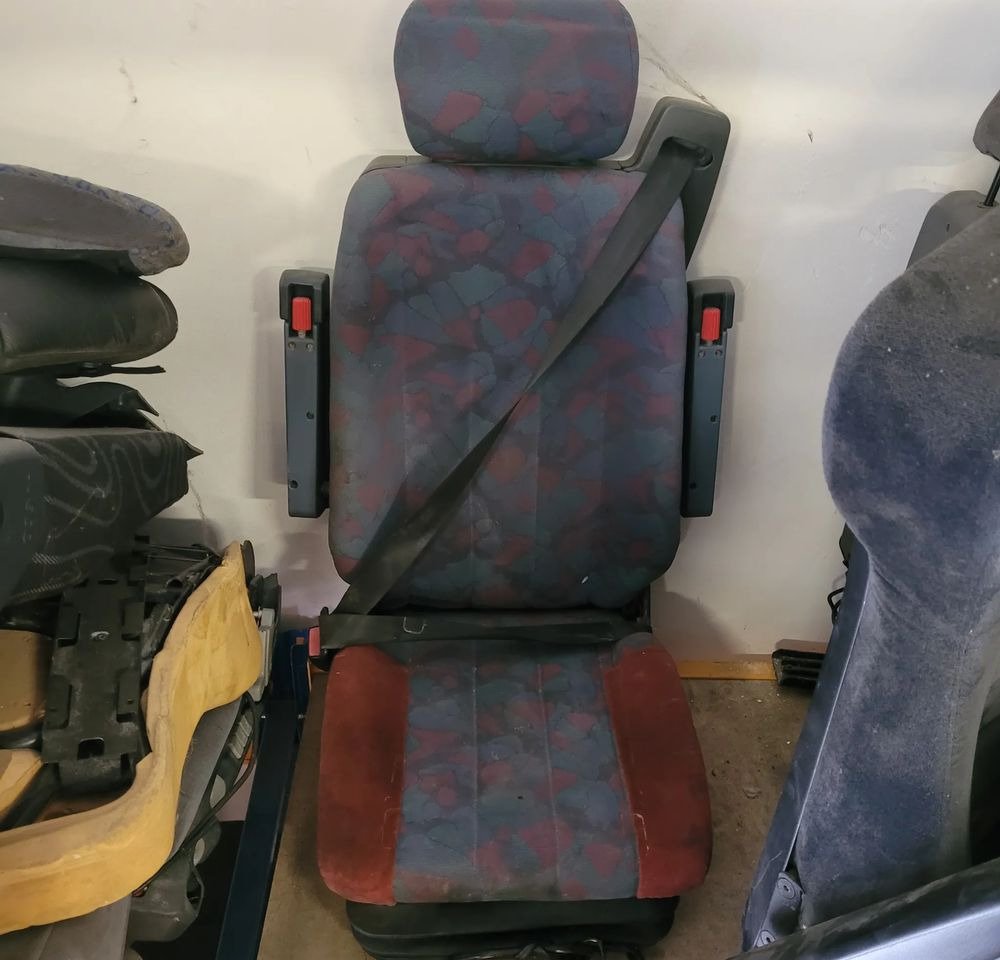 FOTEL KIEROWCY MERCEDES ATEGO CHWALIM116 - Pièces de rechange pour Camion: photos 1 FOTEL KIEROWCY MERCEDES ATEGO CHWALIM116 - Pièces de rechange pour Camion: photos 1