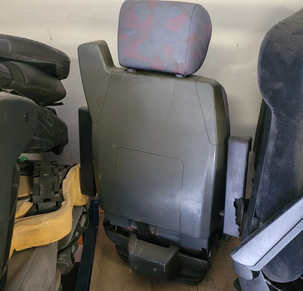 FOTEL KIEROWCY MERCEDES ATEGO CHWALIM116 - Pièces de rechange pour Camion: photos 4 FOTEL KIEROWCY MERCEDES ATEGO CHWALIM116 - Pièces de rechange pour Camion: photos 4