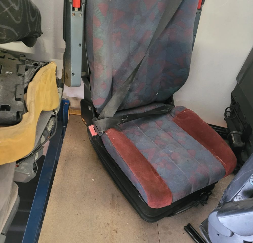 FOTEL KIEROWCY MERCEDES ATEGO CHWALIM116 - Pièces de rechange pour Camion: photos 3 FOTEL KIEROWCY MERCEDES ATEGO CHWALIM116 - Pièces de rechange pour Camion: photos 3