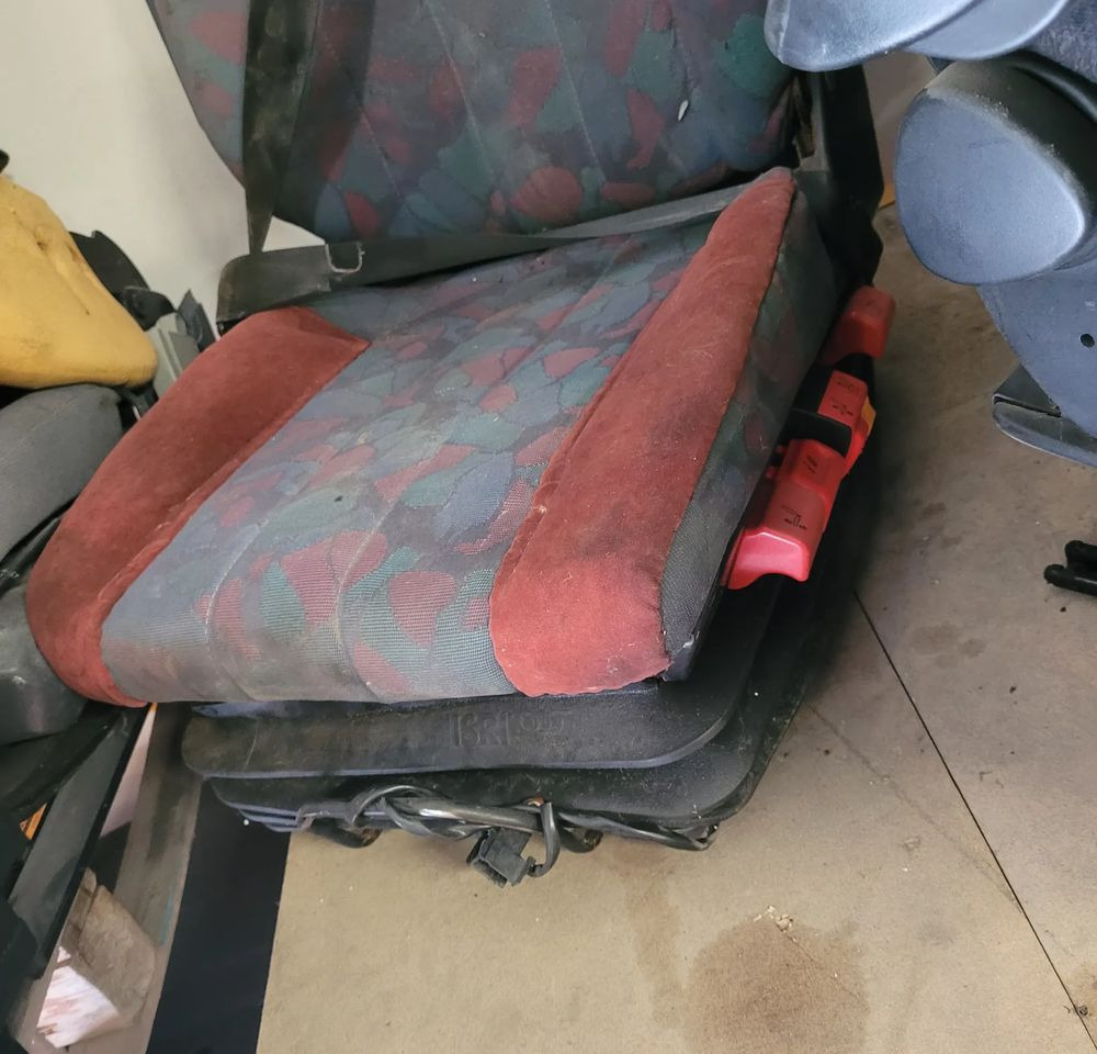 FOTEL KIEROWCY MERCEDES ATEGO CHWALIM116 - Pièces de rechange pour Camion: photos 2 FOTEL KIEROWCY MERCEDES ATEGO CHWALIM116 - Pièces de rechange pour Camion: photos 2