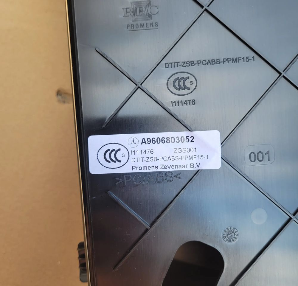 SCHOWEK KONSOLI ACTROS MP4 A9606803052 NOWY ORYGINAŁ CHWALIM116 - Cabine et intérieur pour Camion: photos 2 SCHOWEK KONSOLI ACTROS MP4 A9606803052 NOWY ORYGINAŁ CHWALIM116 - Cabine et intérieur pour Camion: photos 2