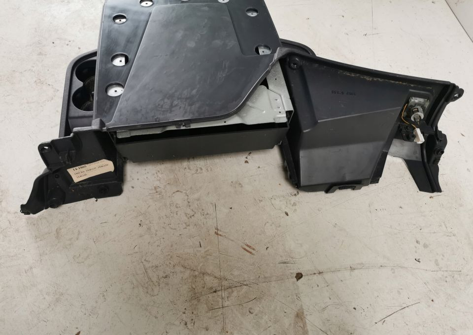 SCHOWEK PÓŁKA SCANIA G 1846245 - Cabine et intérieur pour Camion: photos 4 SCHOWEK PÓŁKA SCANIA G 1846245 - Cabine et intérieur pour Camion: photos 4