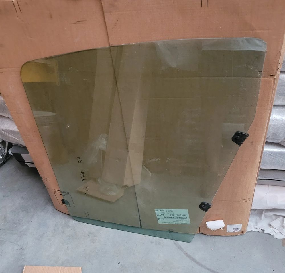 SZYBA MAN TGX RH 81.62645.0040 - Fenêtre et pièces pour Camion: photos 1 SZYBA MAN TGX RH 81.62645.0040 - Fenêtre et pièces pour Camion: photos 1