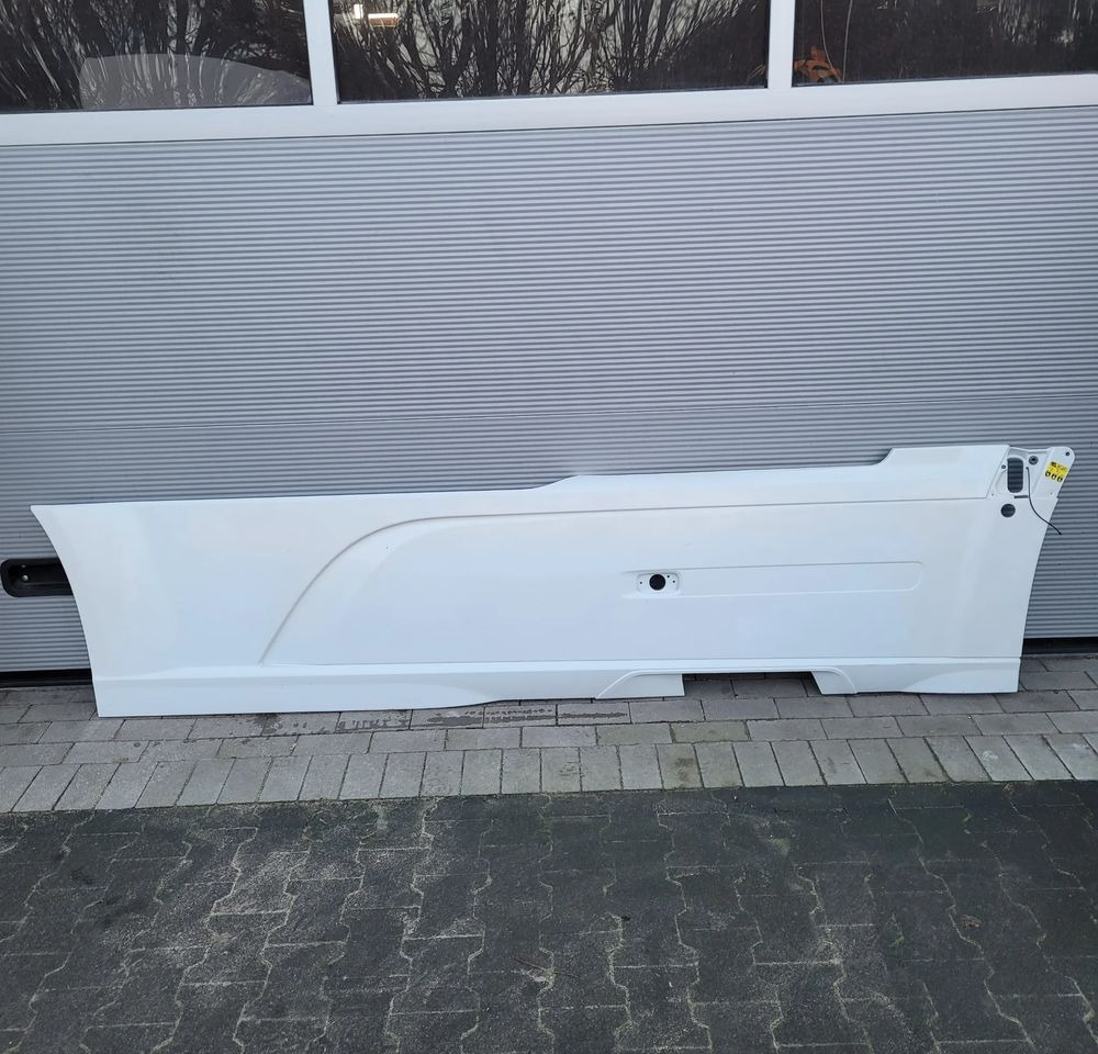 ZABUDOWA MIEDZYOSIOWA SPOJLER DAF XF 106 LIFT RH. 2123059 CHWALIM116 - Aérodynamique/ Spoilers pour Camion: photos 1 ZABUDOWA MIEDZYOSIOWA SPOJLER DAF XF 106 LIFT RH. 2123059 CHWALIM116 - Aérodynamique/ Spoilers pour Camion: photos 1
