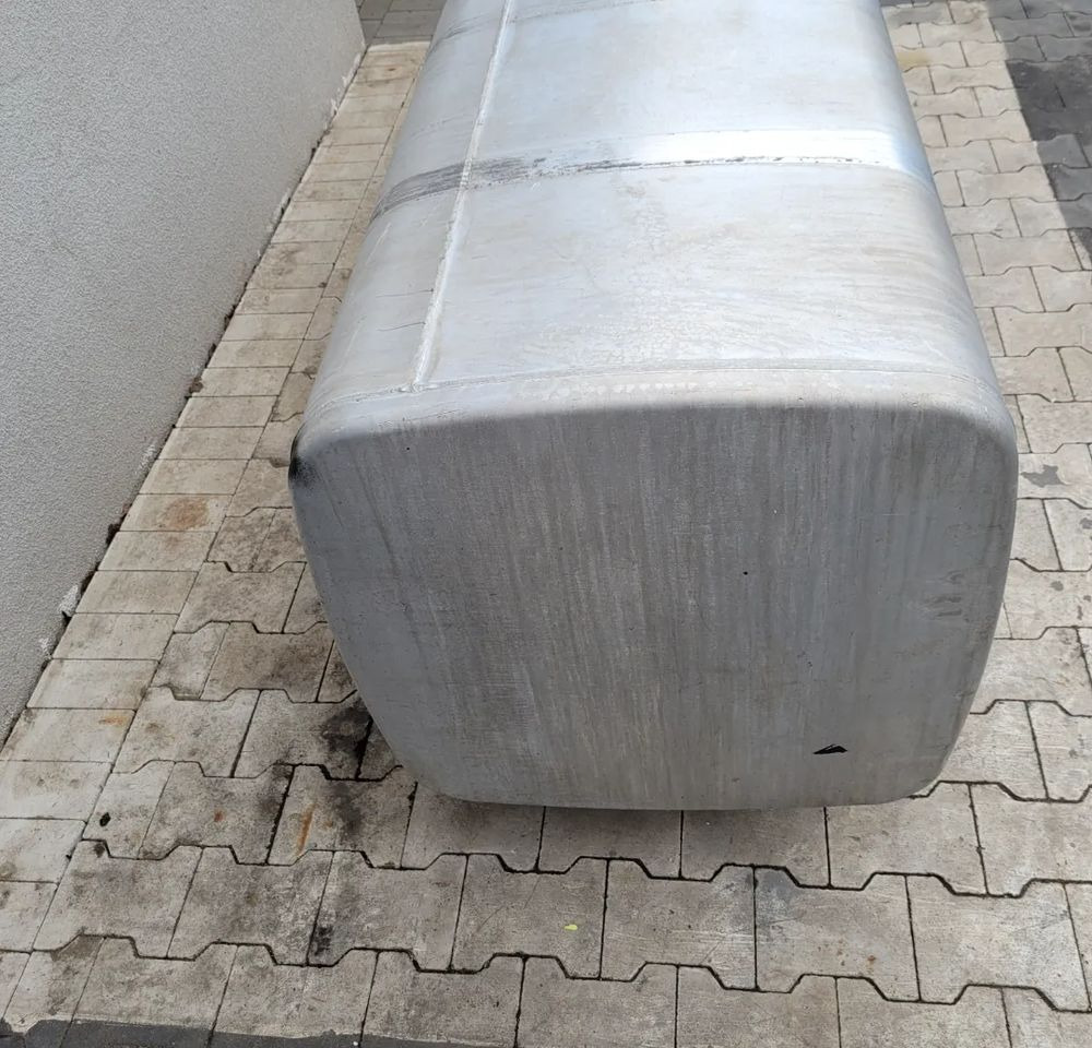 ZBIORNIK PALIWA DAF XF 1000L 225X70X70CM. - Préparation du carburant: photos 3 ZBIORNIK PALIWA DAF XF 1000L 225X70X70CM. - Préparation du carburant: photos 3