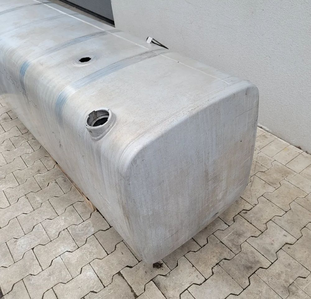 ZBIORNIK PALIWA DAF XF 1000L 225X70X70CM. - Préparation du carburant: photos 2 ZBIORNIK PALIWA DAF XF 1000L 225X70X70CM. - Préparation du carburant: photos 2