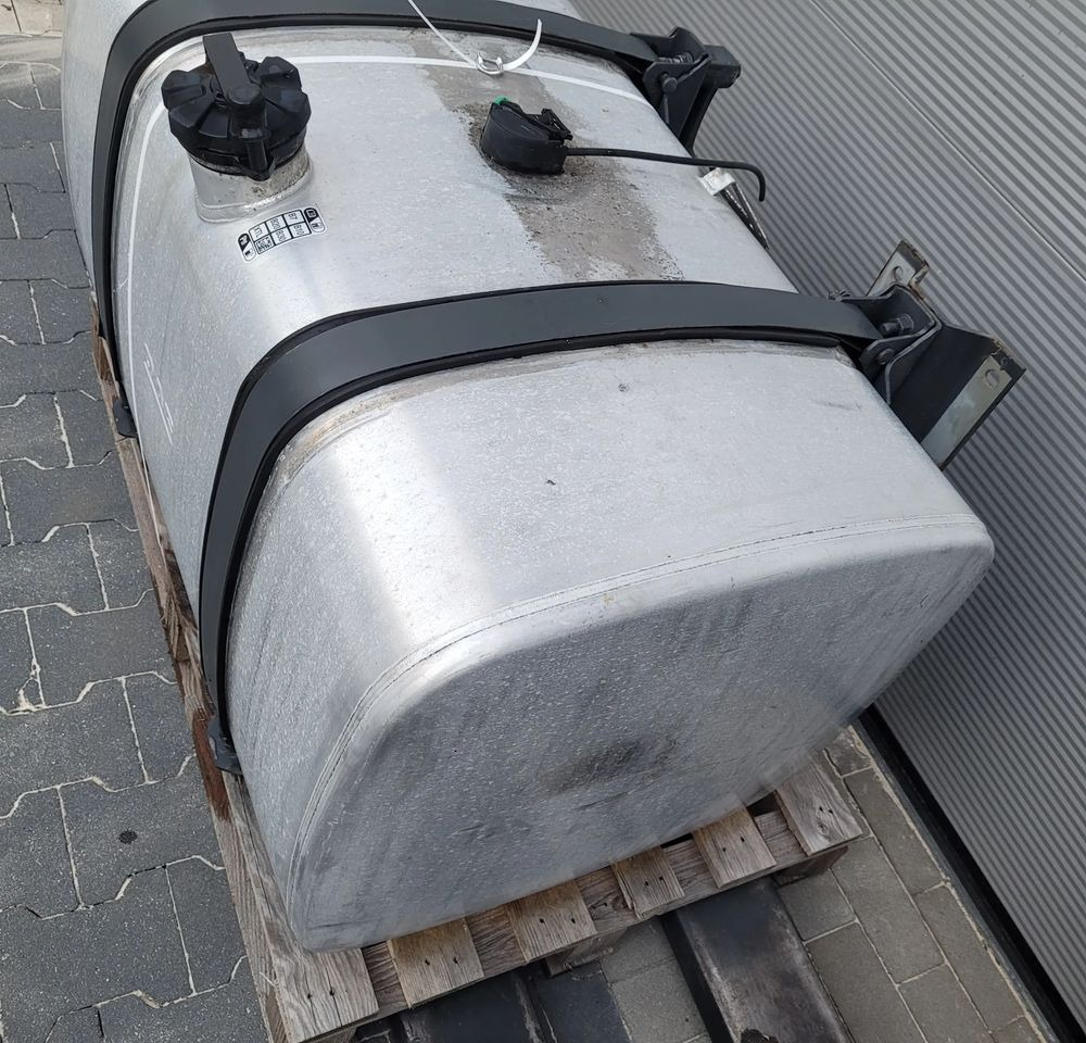 ZBIORNIK PALIWA DAF XF 430L 1681824 LIFT 2020R 113X63X68 CM CHWALIM116 - Préparation du carburant pour Camion: photos 2 ZBIORNIK PALIWA DAF XF 430L 1681824 LIFT 2020R 113X63X68 CM CHWALIM116 - Préparation du carburant pour Camion: photos 2