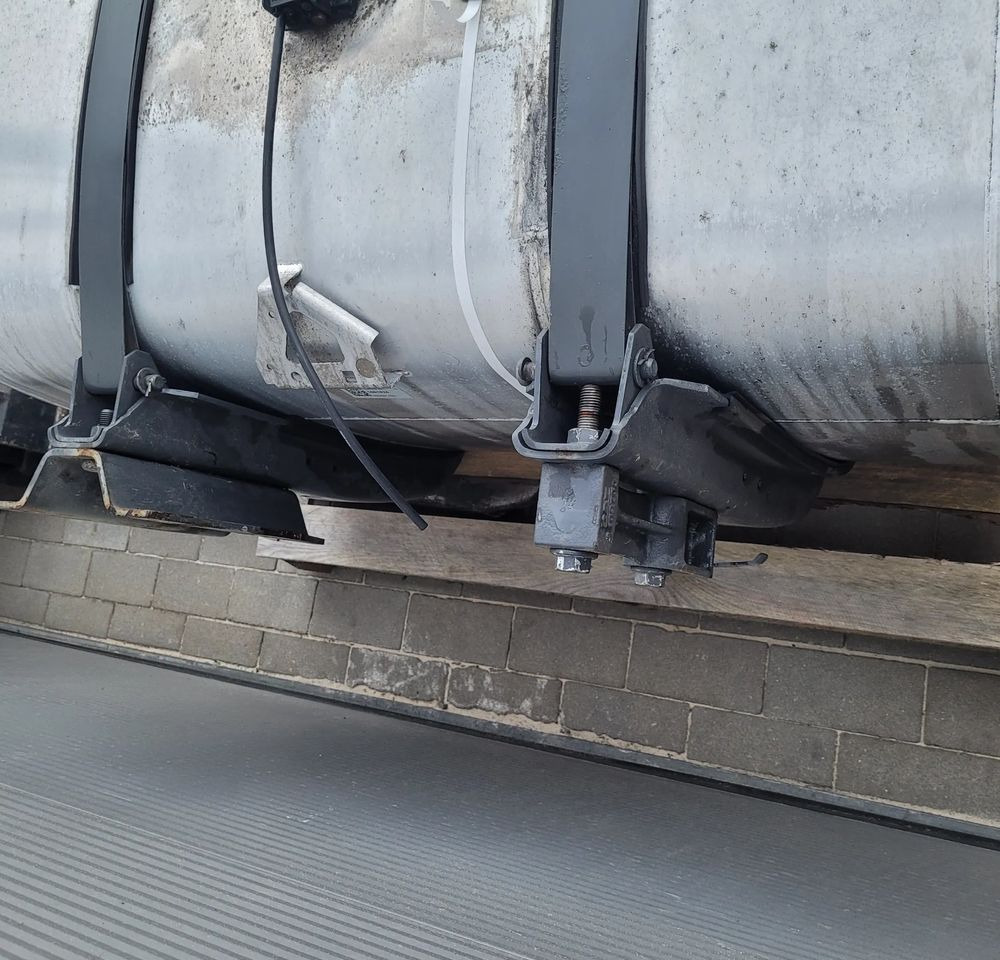 ZBIORNIK PALIWA DAF XF 430L 1681824 LIFT 2020R 113X63X68 CM CHWALIM116 - Préparation du carburant pour Camion: photos 5 ZBIORNIK PALIWA DAF XF 430L 1681824 LIFT 2020R 113X63X68 CM CHWALIM116 - Préparation du carburant pour Camion: photos 5