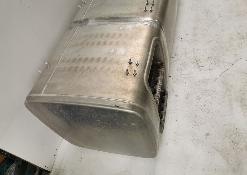 ZBIORNIK PALIWA DAF XF E6. 995L 230X70X70 - Réservoir de carburant: photos 3 ZBIORNIK PALIWA DAF XF E6. 995L 230X70X70 - Réservoir de carburant: photos 3