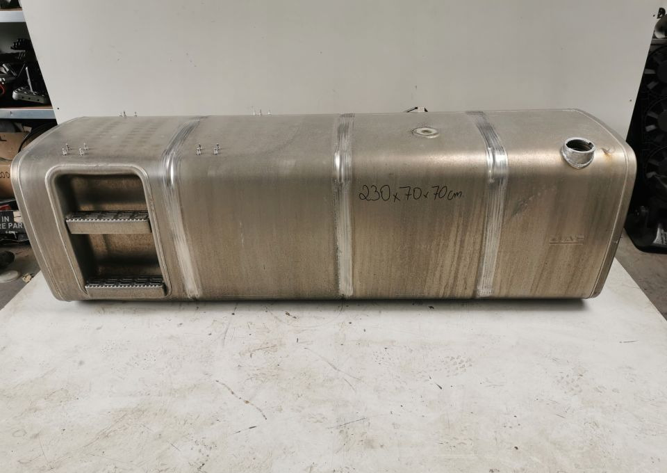 ZBIORNIK PALIWA DAF XF E6. 995L 230X70X70 - Réservoir de carburant: photos 1 ZBIORNIK PALIWA DAF XF E6. 995L 230X70X70 - Réservoir de carburant: photos 1