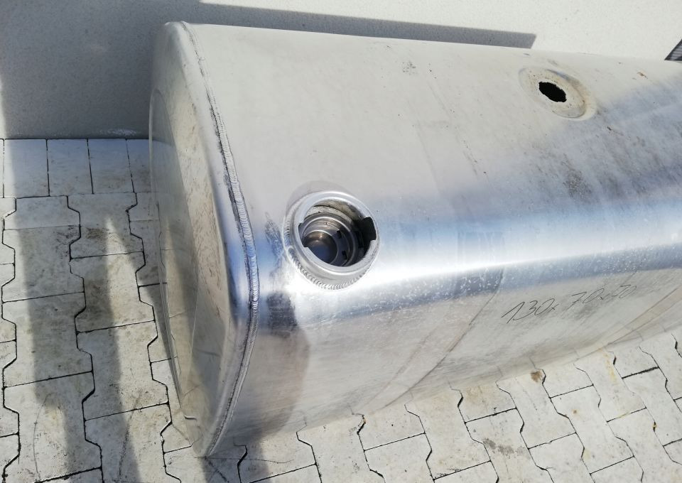 ZBIORNIK PALIWA VOLVO FH 4 RENAULT PREMIUM MAGNUM - Réservoir de carburant: photos 2 ZBIORNIK PALIWA VOLVO FH 4 RENAULT PREMIUM MAGNUM - Réservoir de carburant: photos 2