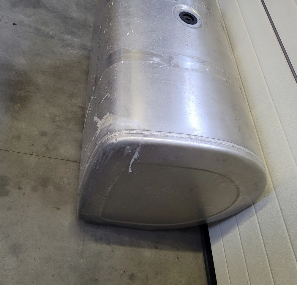 ZBIORNIK PALIWA VOLVO FH4 RENAULT 21516448 450L 110X70X70 - Préparation du carburant pour Camion: photos 2 ZBIORNIK PALIWA VOLVO FH4 RENAULT 21516448 450L 110X70X70 - Préparation du carburant pour Camion: photos 2