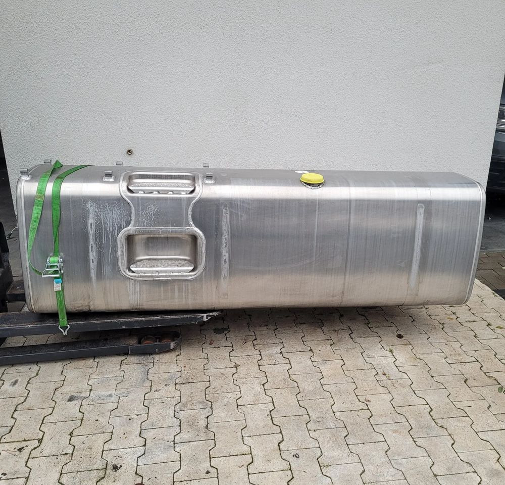 ZBIORNIK PALIWA VOLVO FH4 RENAULT OM 21442020 225X70X70CM 900L - Préparation du carburant: photos 1 ZBIORNIK PALIWA VOLVO FH4 RENAULT OM 21442020 225X70X70CM 900L - Préparation du carburant: photos 1