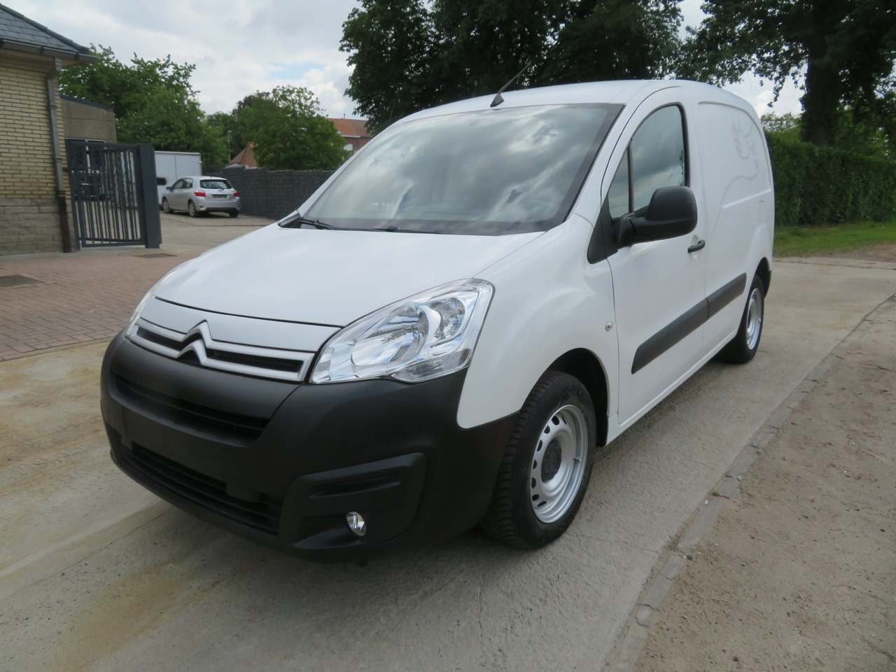 CITROËN Berlingo 1.6 BlueHDi CLUB - Fourgon utilitaire: photos 3 CITROËN Berlingo 1.6 BlueHDi CLUB - Fourgon utilitaire: photos 3