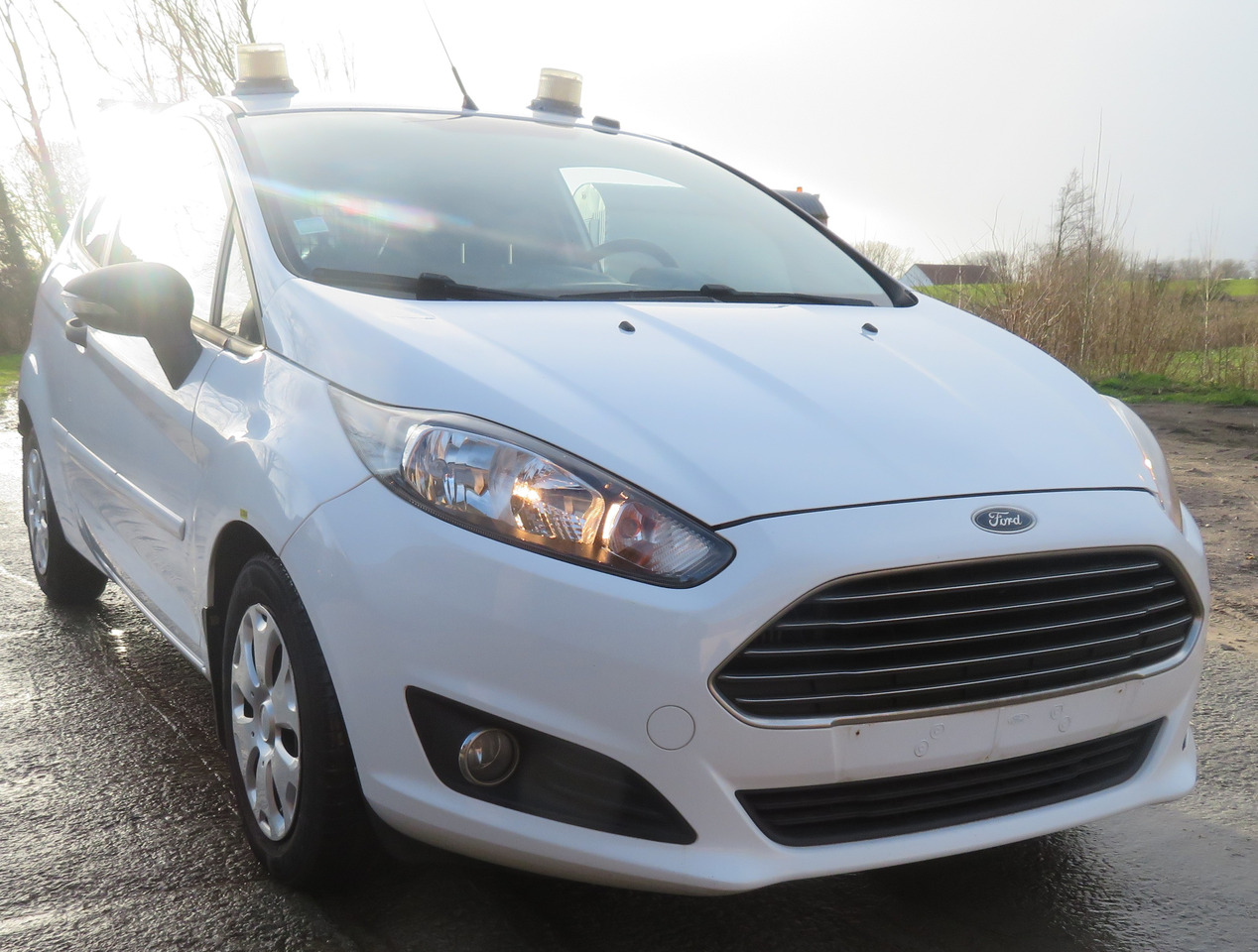 Ford Fiësta Van 1.5 - Fourgonnette: photos 1 Ford Fiësta Van 1.5 - Fourgonnette: photos 1