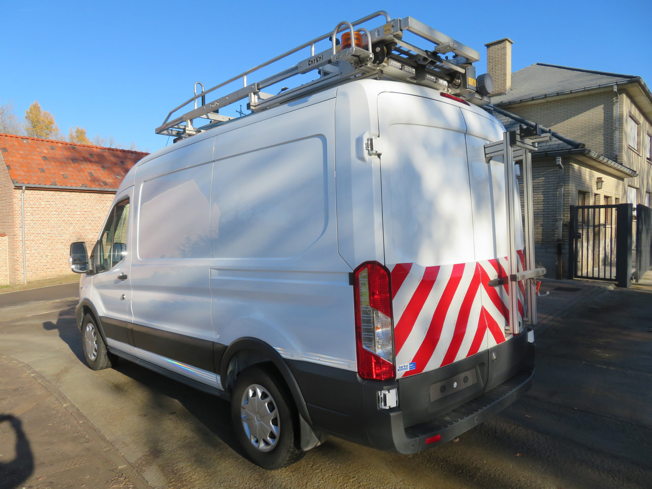 Ford Transit 2.0TDCi - L2H2 - Fourgon utilitaire: photos 5 Ford Transit 2.0TDCi - L2H2 - Fourgon utilitaire: photos 5