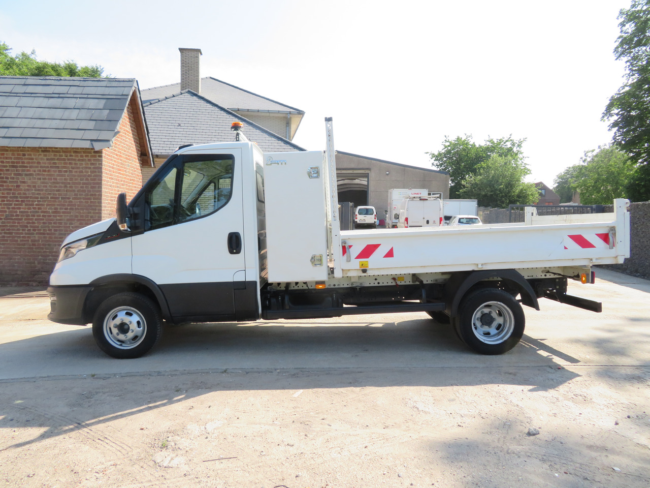 IVECO Daily 35C16 3.0 - Véhicule utilitaire benne: photos 4 IVECO Daily 35C16 3.0 - Véhicule utilitaire benne: photos 4