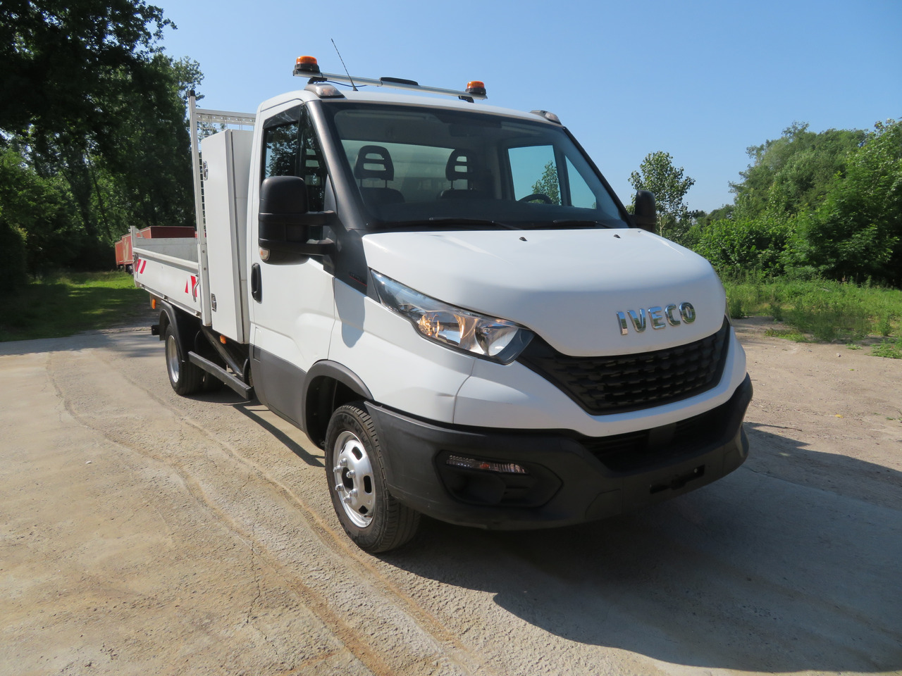 IVECO Daily 35C16 3.0 - Véhicule utilitaire benne: photos 1 IVECO Daily 35C16 3.0 - Véhicule utilitaire benne: photos 1