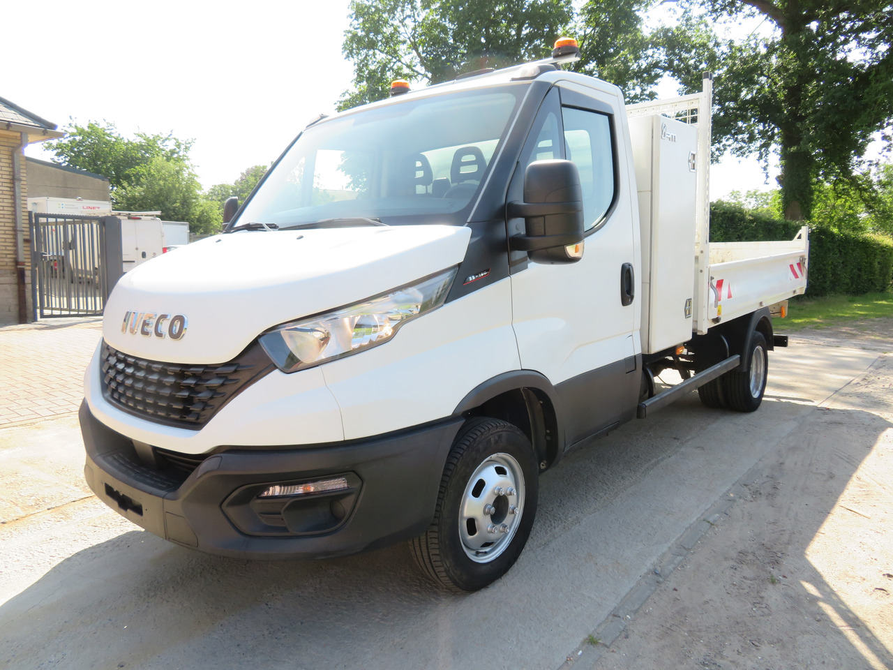IVECO Daily 35C16 3.0 - Véhicule utilitaire benne: photos 3 IVECO Daily 35C16 3.0 - Véhicule utilitaire benne: photos 3