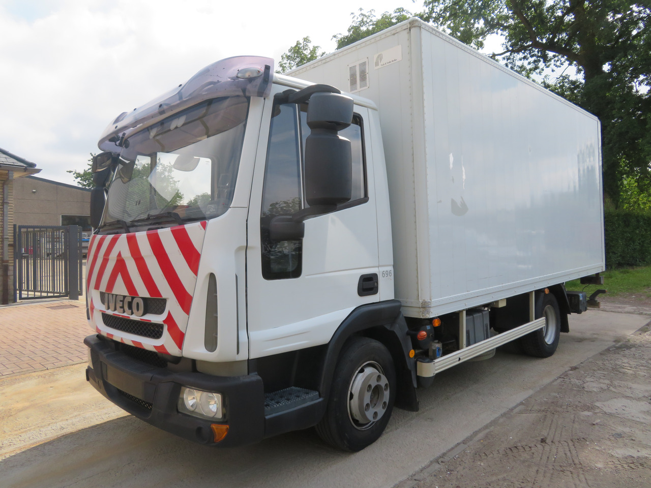 Iveco Eurocargo ML100E18 - Camion fourgon: photos 3 Iveco Eurocargo ML100E18 - Camion fourgon: photos 3