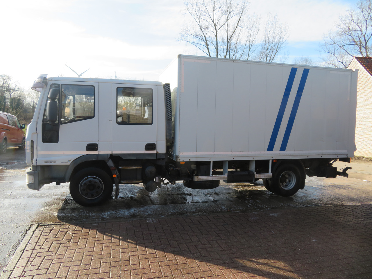 Iveco Eurocargo ML90E18 - Camion fourgon: photos 4 Iveco Eurocargo ML90E18 - Camion fourgon: photos 4