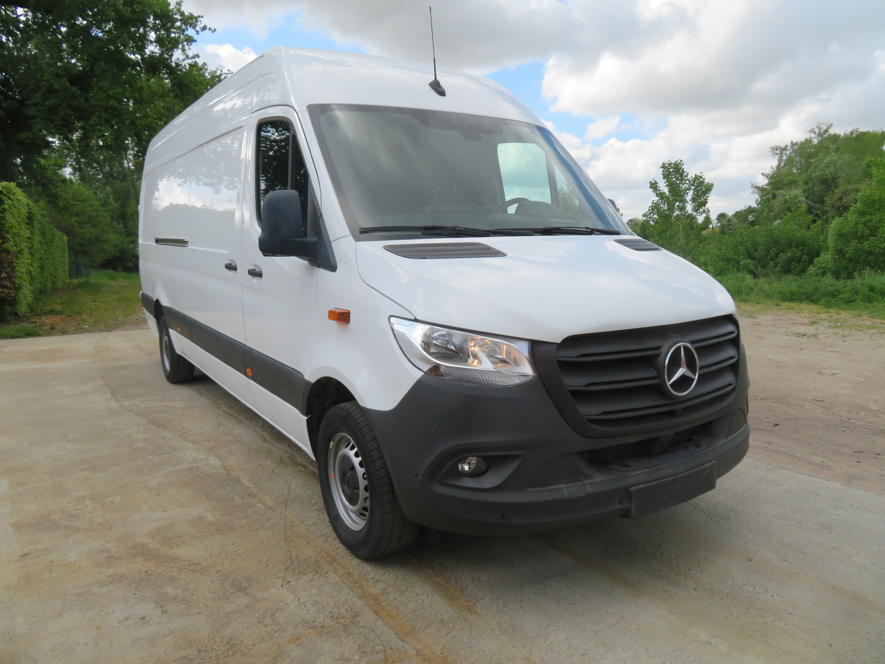 MERCEDES-BENZ Sprinter 317cdi - A3H2 - Fourgon utilitaire: photos 1 MERCEDES-BENZ Sprinter 317cdi - A3H2 - Fourgon utilitaire: photos 1