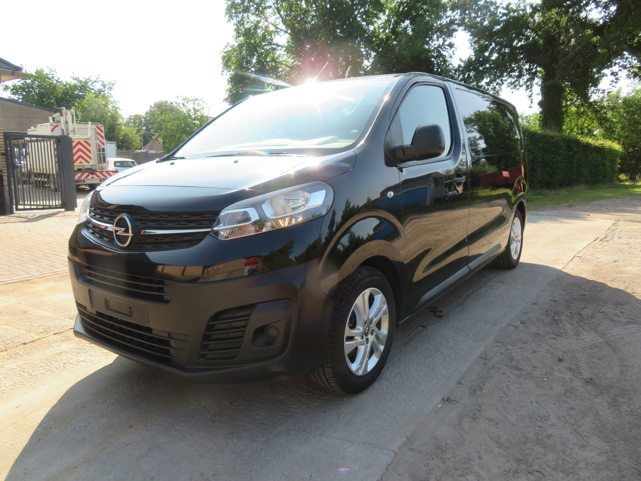 OPEL Vivaro 2.0 Turbo - L2H1 - Fourgonnette: photos 3 OPEL Vivaro 2.0 Turbo - L2H1 - Fourgonnette: photos 3
