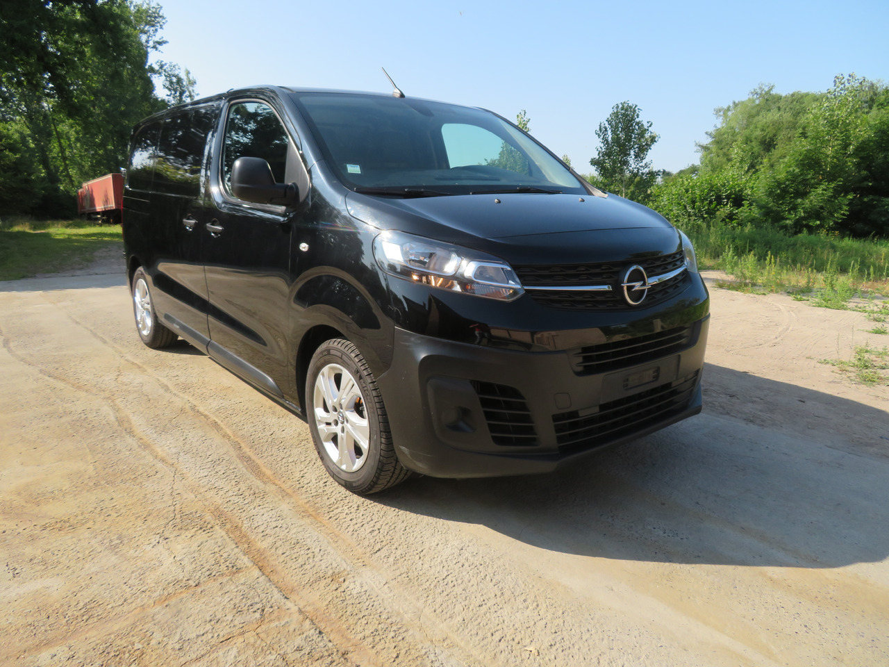 OPEL Vivaro 2.0 Turbo - L2H1 - Fourgonnette: photos 1 OPEL Vivaro 2.0 Turbo - L2H1 - Fourgonnette: photos 1