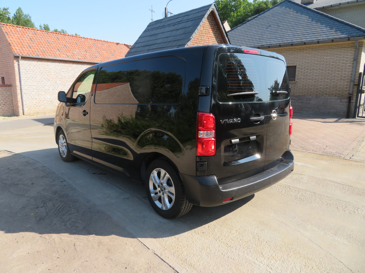OPEL Vivaro 2.0 Turbo - L2H1 - Fourgonnette: photos 5 OPEL Vivaro 2.0 Turbo - L2H1 - Fourgonnette: photos 5