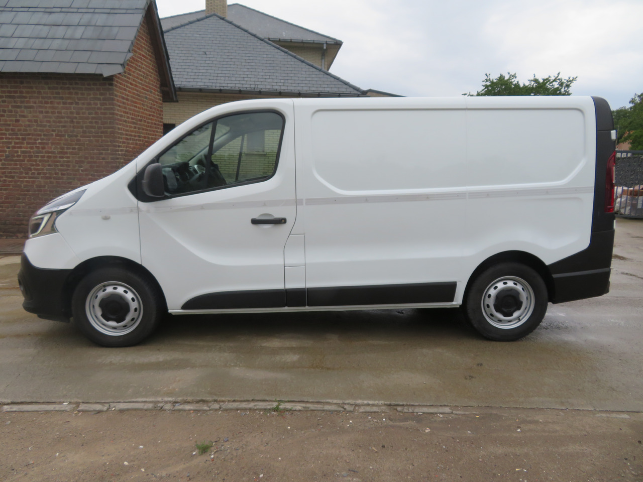 Renault Trafic 2.0dCi Grand Confort - L2H1 - Fourgonnette: photos 4 Renault Trafic 2.0dCi Grand Confort - L2H1 - Fourgonnette: photos 4