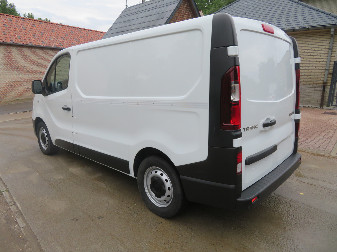 Renault Trafic 2.0dCi Grand Confort - L2H1 - Fourgonnette: photos 5 Renault Trafic 2.0dCi Grand Confort - L2H1 - Fourgonnette: photos 5