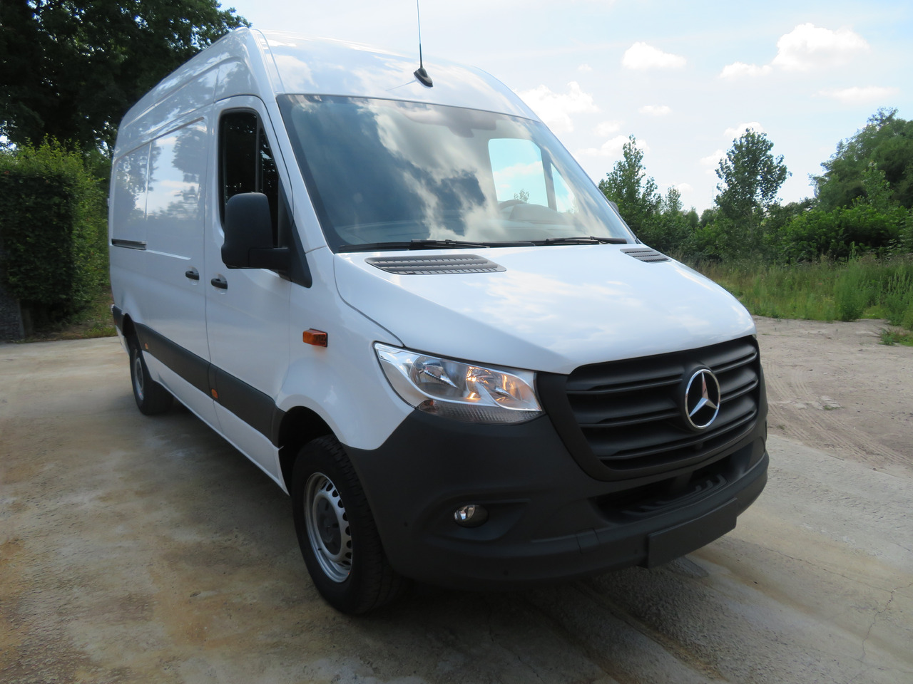 MERCEDES-BENZ Sprinter 317cdi - A2H2 - Véhicule utilitaire: photos 1 MERCEDES-BENZ Sprinter 317cdi - A2H2 - Véhicule utilitaire: photos 1
