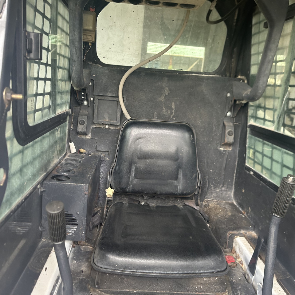 BOBCAT S130 Skid Steer Loader Click for Discount - Mini chargeuse: photos 5 BOBCAT S130 Skid Steer Loader Click for Discount - Mini chargeuse: photos 5